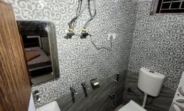 Hotel Ram Lakhan Guest House Katra right Yatra
