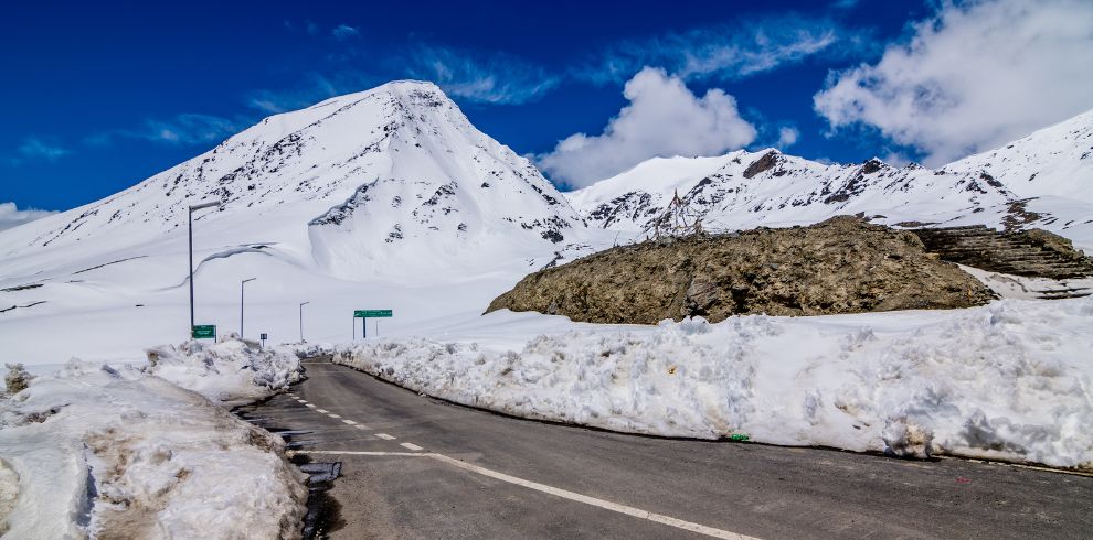 Kashmir tour package from Delhi