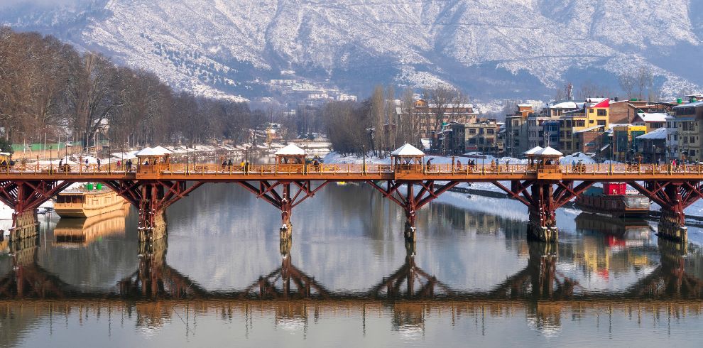 Cheapest Kashmir Tour Package @5,999 Book Now 1 In cheapest Kashmir tour package, many people enjoying their tour over the beautiful bridge in Srinagar, Kashmir.
