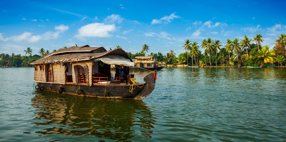Kerala Tour package @28,900 Book Now 2 Top Places to Visit in Kerala