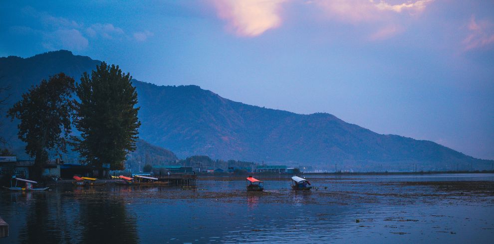 Kashmir Tour Package 3N-4D @7,999 Book Now 2 How to reach Kashmir